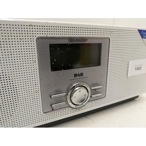 1502 - A sharp model fv-db1e dab radio