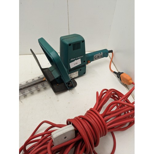 1730 - A Black and Decker Corded Hedge Trimmer - Working