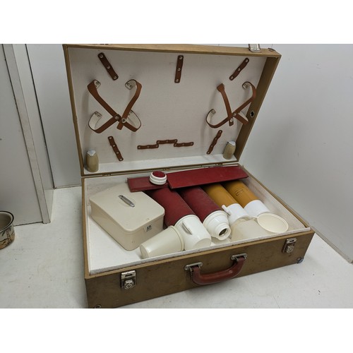 2011 - A Retro 1970s Picnic Set With Thermos And Rexton Flasks