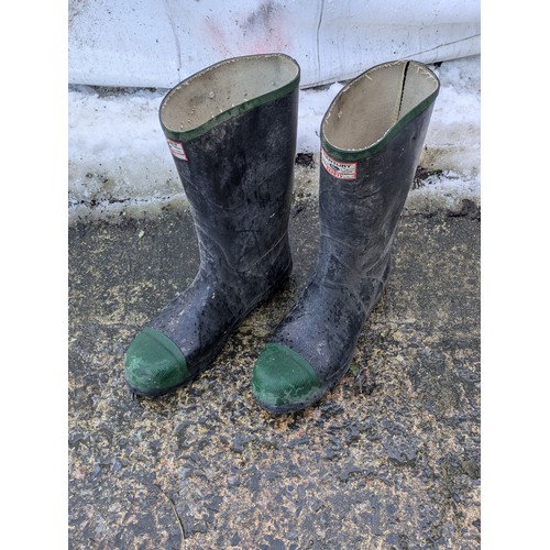 2019 - A Pair of Champion Waterproof Wellington Boots - Size 10