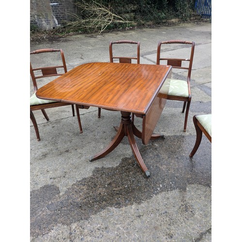 632 - An Oak Drop Leaf Table With a Set of 4 Matching Chairs, Turned Wood Ornate Design - Table approx 82c... 