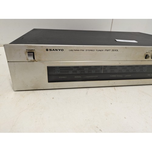 1528 - A Sanyo FMT 3510L stereo tuner