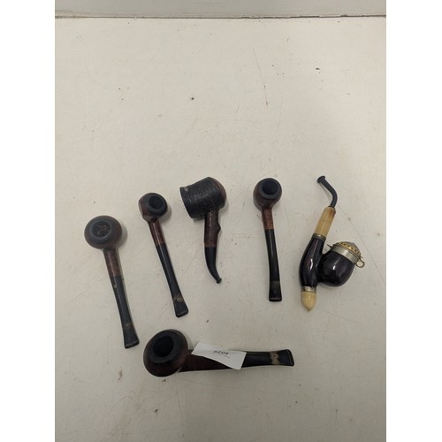 1029 - A Large Selection of various vintage Tobacco Smokers Pipes