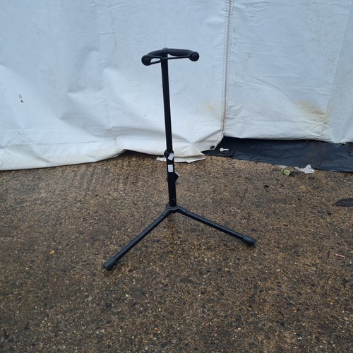 2025 - An adjustable metal guitar stand