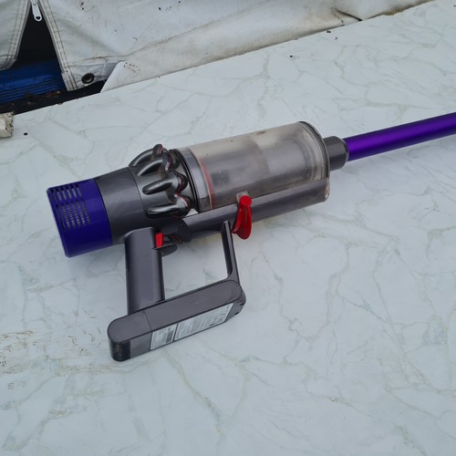 1415 - A Dyson Cyclone V10 cordless vacuum cleaner