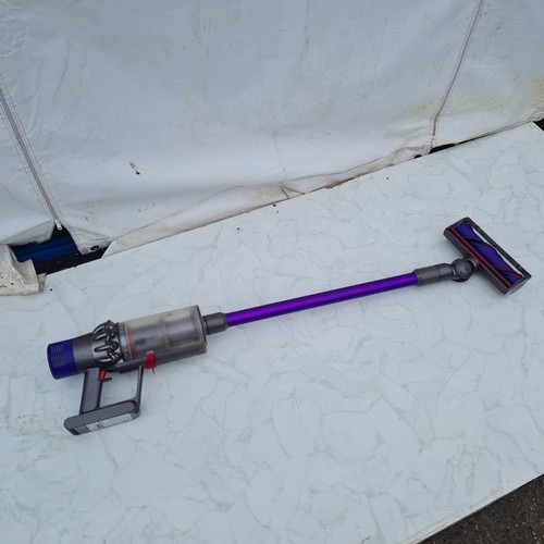 1415 - A Dyson Cyclone V10 cordless vacuum cleaner