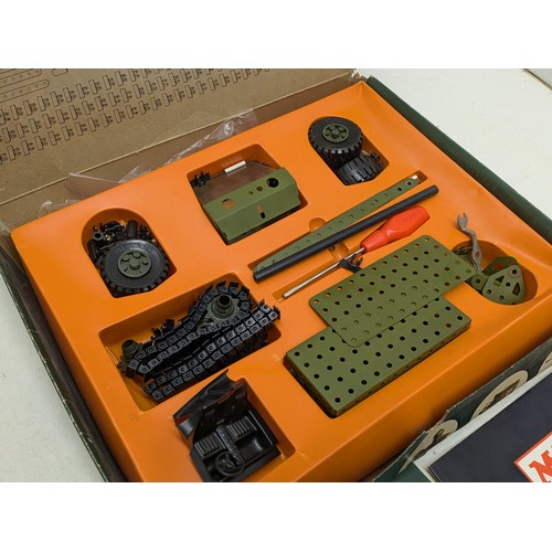 1033 - A Meccano army multi kit with manual and original box