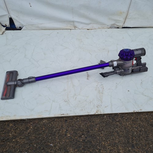 1416 - A Dyson V6 Cordless Vacuum Cleaner