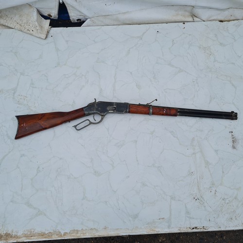 1009 - A Replica Repeating Under Lever Rifle