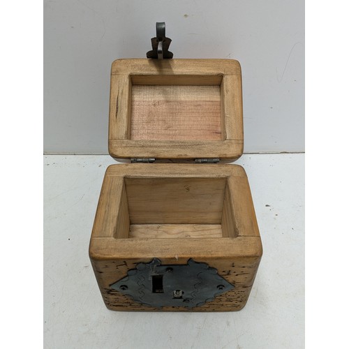 1022 - A 20th Century oriental Oak Trinket Box