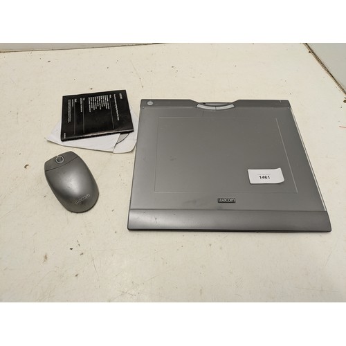 1461 - A Wacom Wireless Pen Tablet Model CTE-630BT With stylus and mouse - Powers on