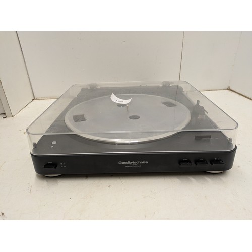 1468 - An Audio Technica model AT-LP60-BT Turntable