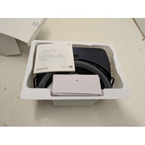 1463 - A Samsung Gear VR Headset in original box