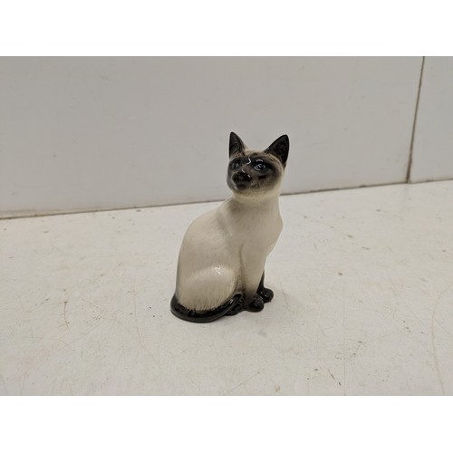 1002 - A Vintage Royal Doulton Cat Figure numbered 1387