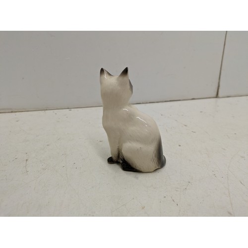 1002 - A Vintage Royal Doulton Cat Figure numbered 1387