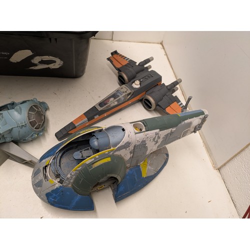 2015 - A Selection of Star wars toys including modern and Vintage Parts