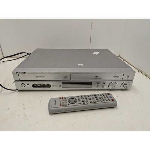 1427 - A Samsung VCR and dvd player model dvd-vr320 with remote