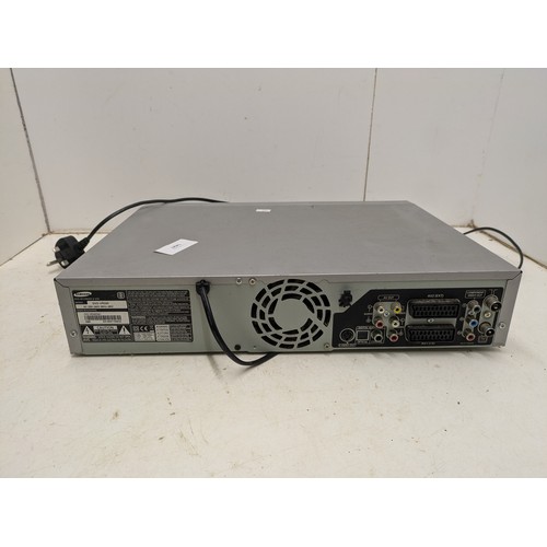 1427 - A Samsung VCR and dvd player model dvd-vr320 with remote