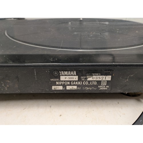 1484 - A Vintage Yamaha P-300 Servo Direct Drive Semi Automatic turntable - Powers on and Spins Record