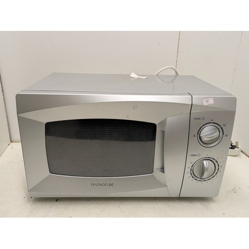 1436 - A Daewoo Model Kor6l15sl 700w microwave