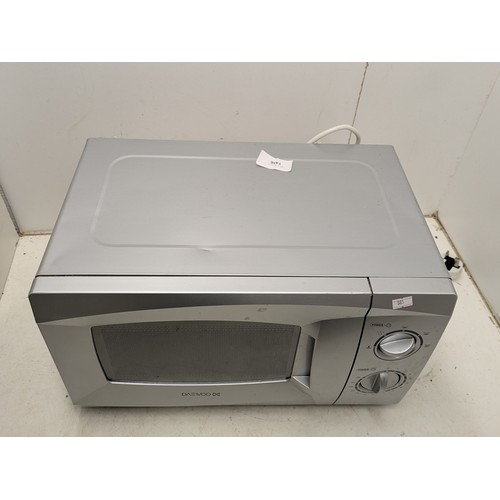 1436 - A Daewoo Model Kor6l15sl 700w microwave