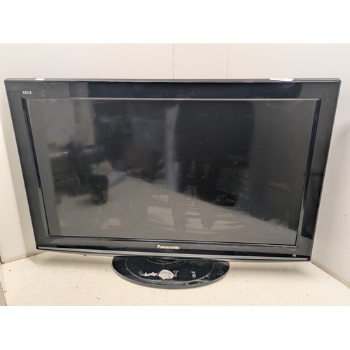 1431 - A Panasonic txl32x10ba LCD TV with remote