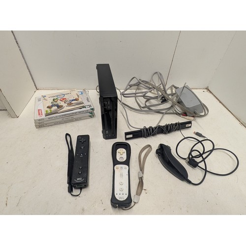 1424 - A Nintendo Wii Console With cables, controllers and a selection of games