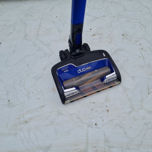 1462 - A Shark Model IZ251UK Cordless Vacuum Cleaner - Working With 2 Batteries and Charger