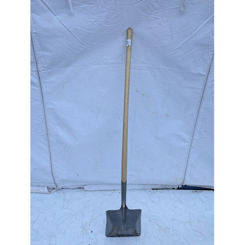 210 - A Bulldog premier long handled shovel