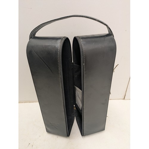 2035 - A quality leather zipped 2 wine bottle carry case