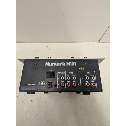 1490 - A Numark M101 Mixing Console