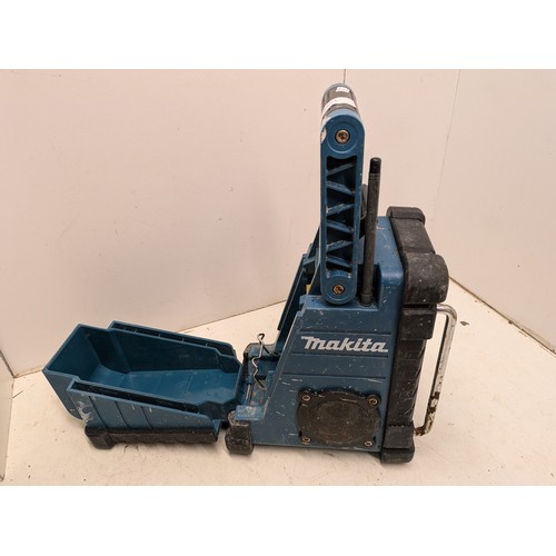 1725 - A Makita Dmr102 DAB Portable Site Radio