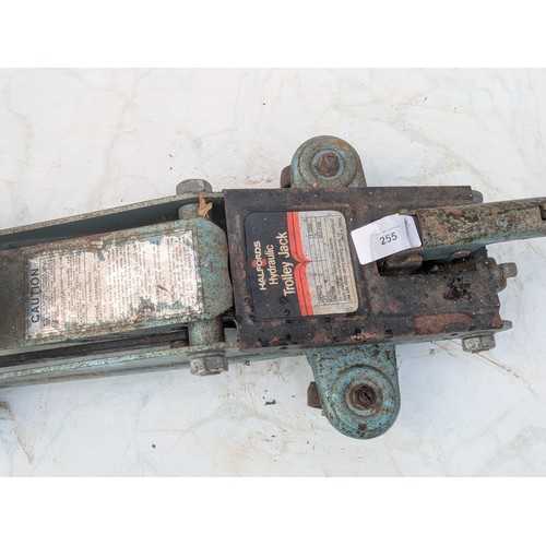 255 - A Halfords Hydraulic Trolley Jack