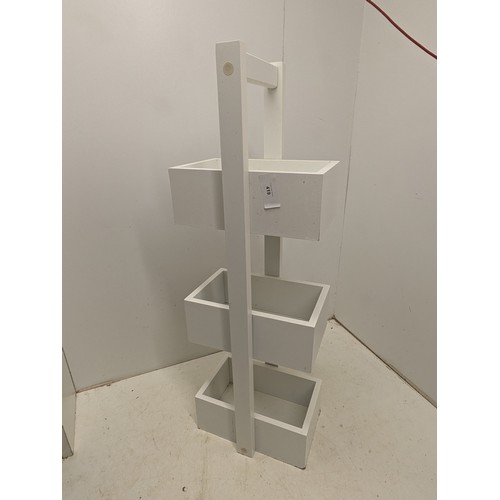 419 - A Small Floor Standing Bathroom/Kitchen Shelving Unit