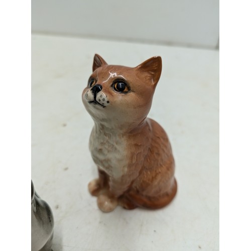 1922 - A Pair of Beswick Porcelain Cat Figures