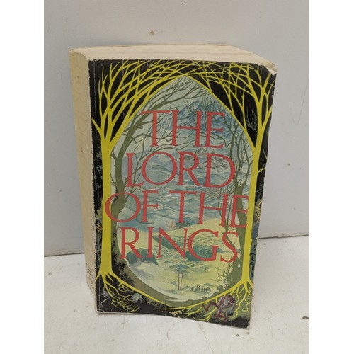 1077 - A Lord Of The Rings softback Book By J R R Tolkein