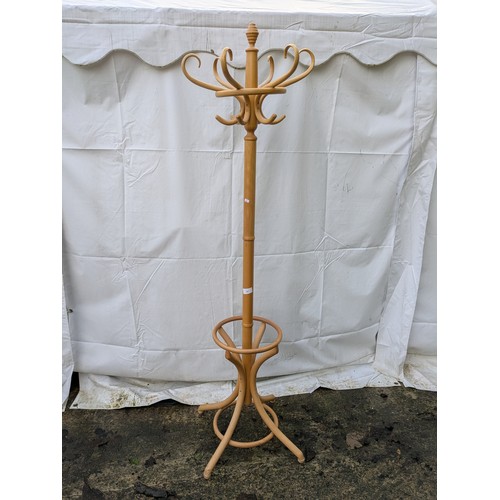 487 - A stylish pine coat and hat stand