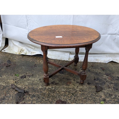 479 - An mid 19th century oak coffee table - circular top with bevelled edge