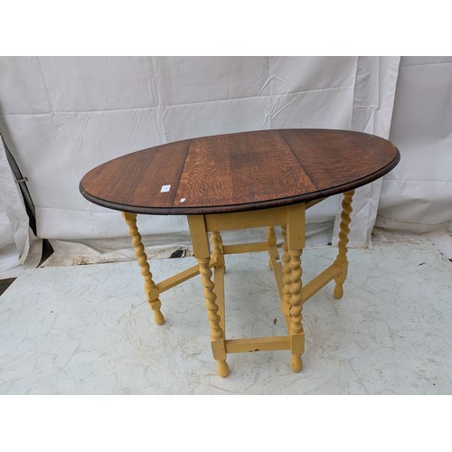 482 - An early 20th century oak drop leaf table with painted barley twist legs