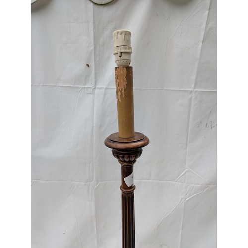 476 - An early 20th Century Oak floor standing lamp