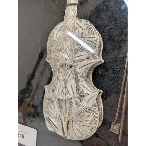 819 - A Charming 925 silver stamped violin with bow in glass and felt lined display case