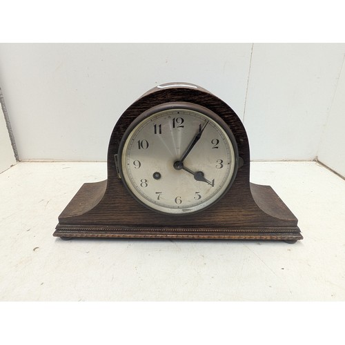 800 - A Vintage chiming mantle clock