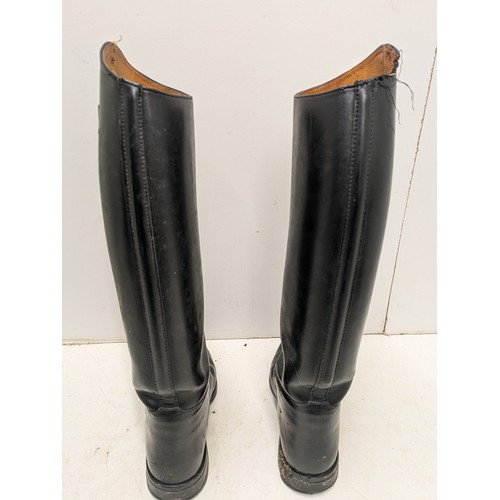 1800 - A pair of Petrie riding boots size 5