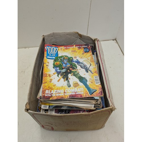 1847 - A large collection of vintage comics including aliens and judge dredd