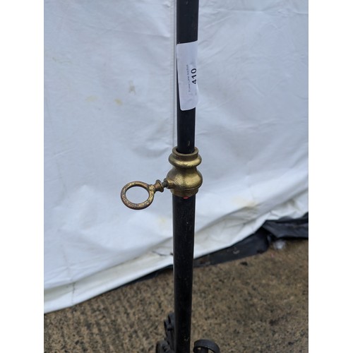 410 - A Stylish wrought iron, brass and copper lamp stand with a candle effect top and flared tripod base