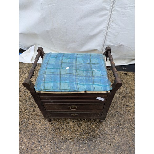 416 - An Antique seat stand with 2 drawers