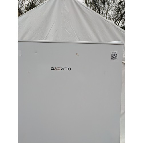 431 - A Daewoo upstanding fridge freezer in white