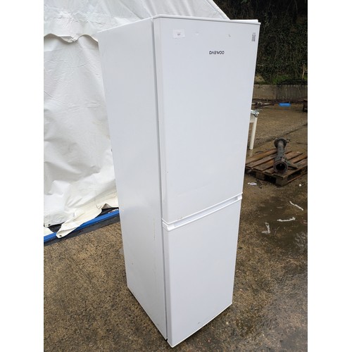 431 - A Daewoo upstanding fridge freezer in white