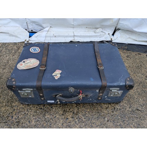 445 - A vintage canvass steamer trunk in blue