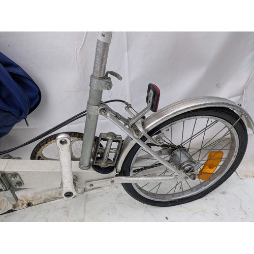 36 - A bickerton classic folding pushbike with official carry bag